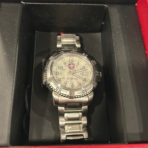 Luminox mother of pearl face. Barely worn.
